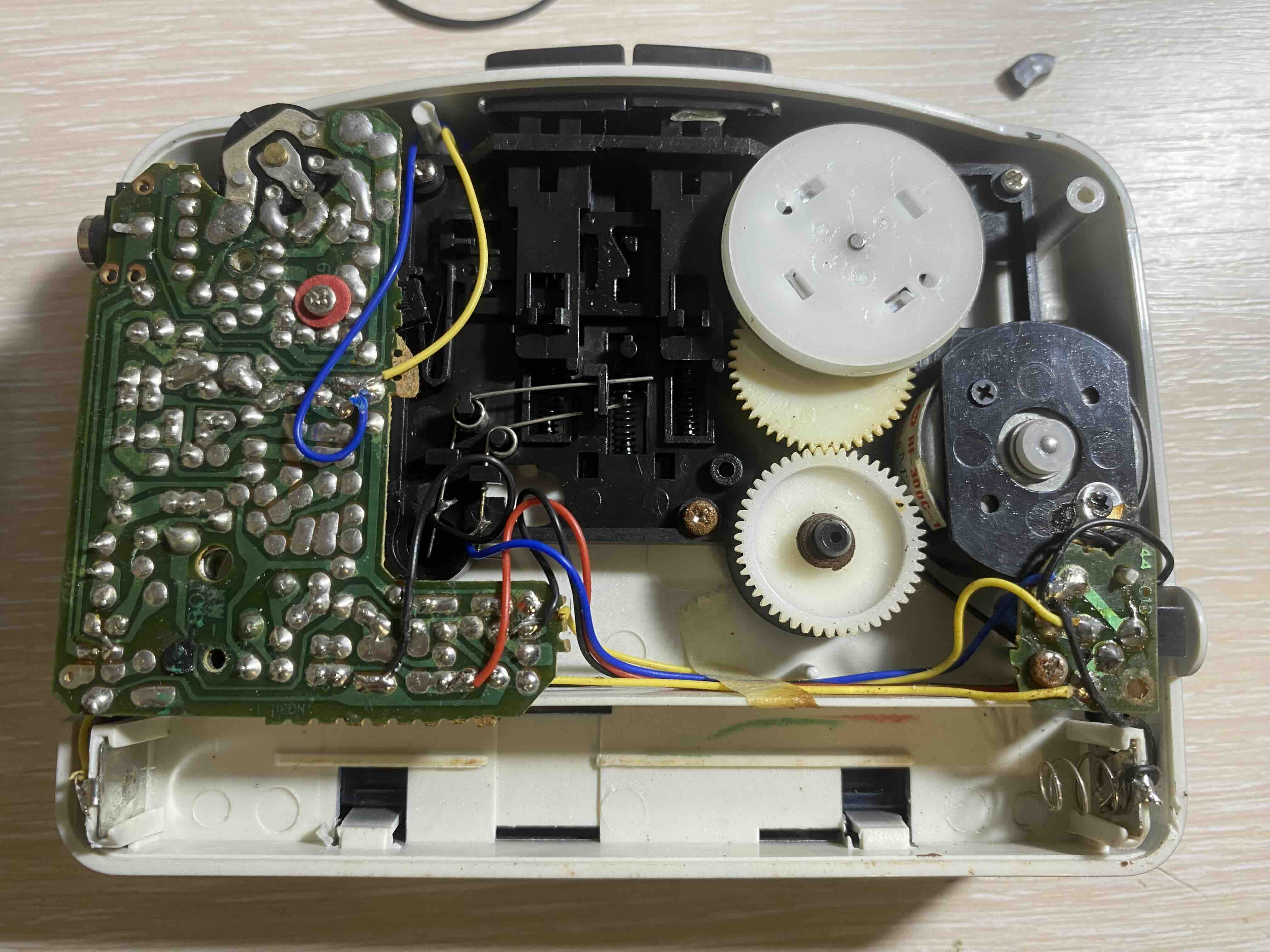 Кассетный плеер TJT WM-110, вид изнутри